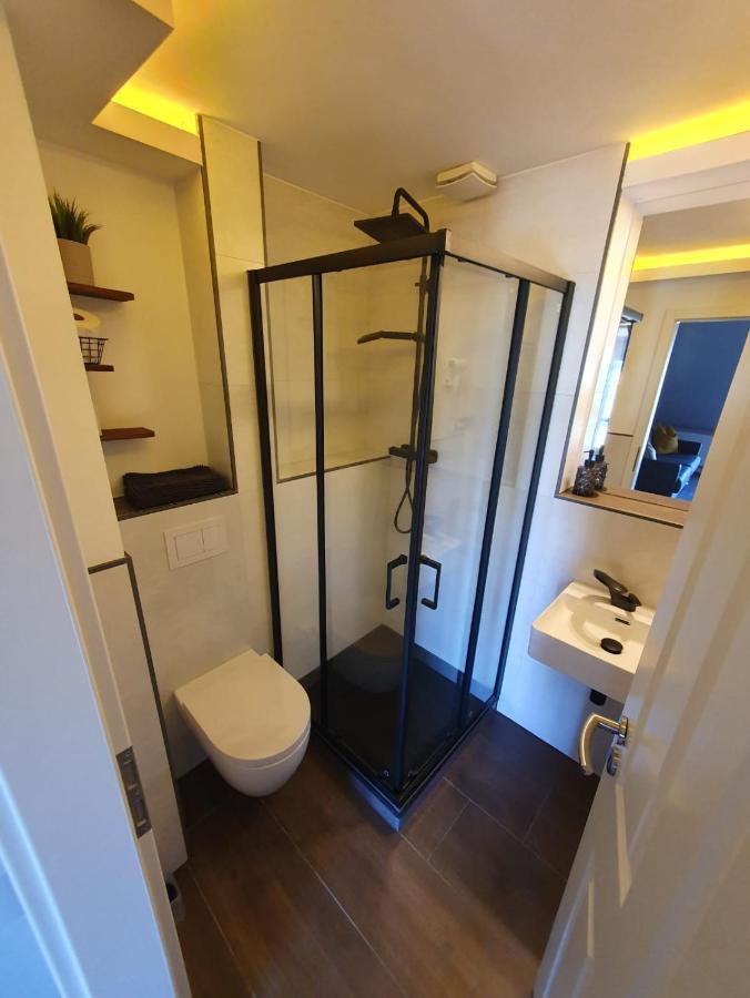 Neumuehler Hof- Ferienwohnung "Benjamin" Mit Grosser Privater Dachterasse Und Guter Anbindung In Die City Шверин Экстерьер фото